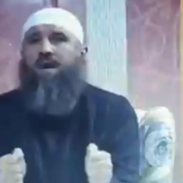 BOG JE POSLAO KORONU LJUDIMA NE BI LI SE PREISPITALI: Poslušajte šta još kaže ovaj FANATIK! (VIDEO)