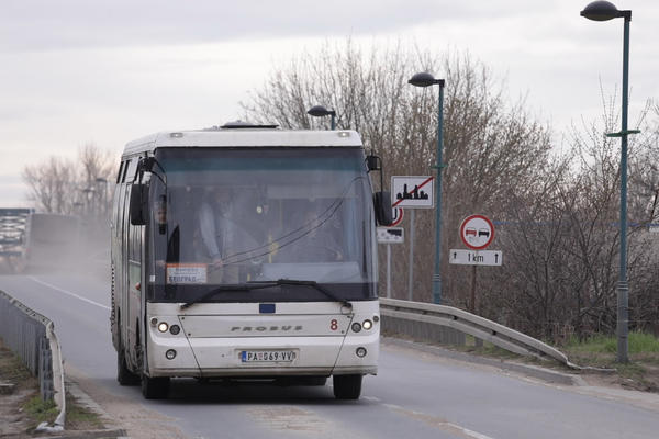 BRAVO ZA GRAD PANČEVO! I vozni park Gradske uprave u službi organizovanog prevoza zdravstvenih radnika (VIDEO)