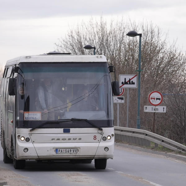 BRAVO ZA GRAD PANČEVO! I vozni park Gradske uprave u službi organizovanog prevoza zdravstvenih radnika (VIDEO)