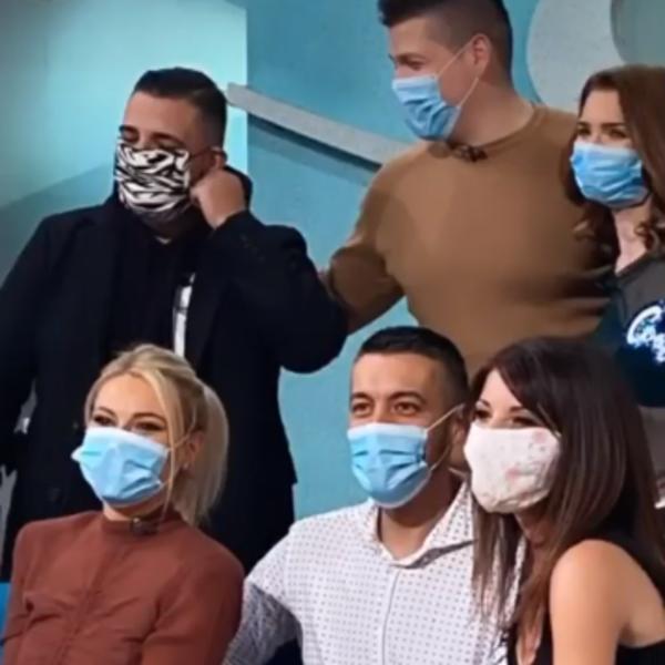 SANJA DOČEKALA GOSTE U EMISIJI SA OPREMOM ZA KORONU: Prvo su je čudno gledali, a onda su SVI OVO URADILI!