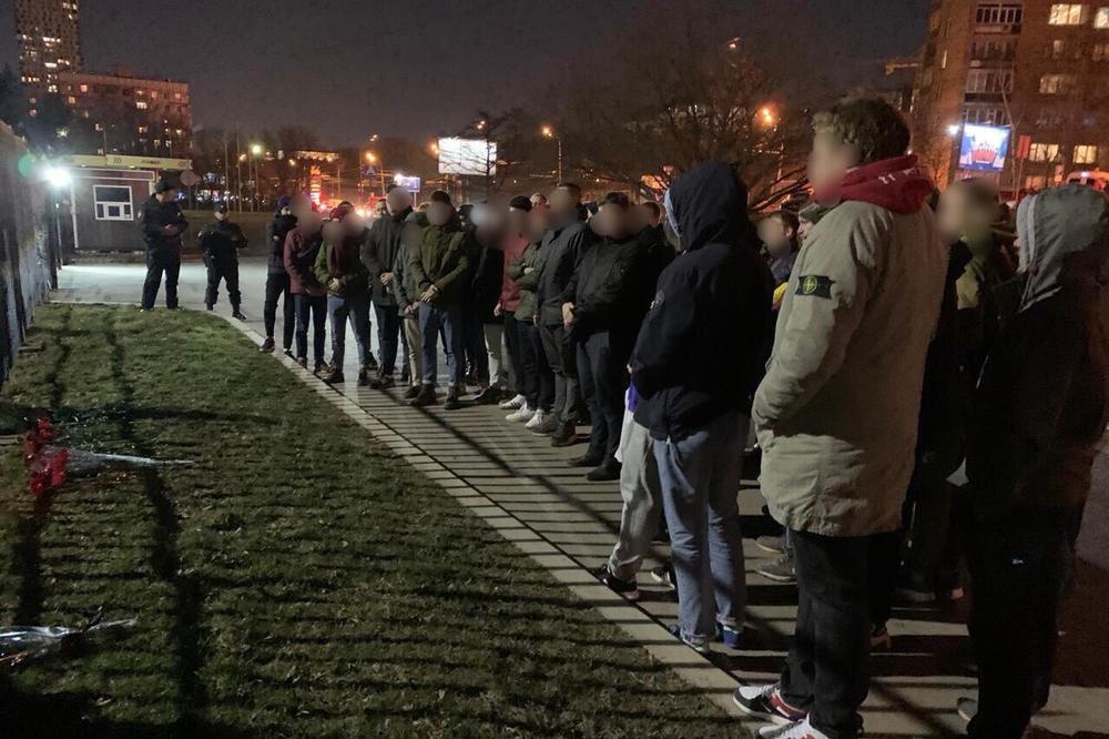 CRVENO-BELI NAVIJAČI IZAŠLI NA ULICE: Jakom parolom su poručili svetu šta misle!