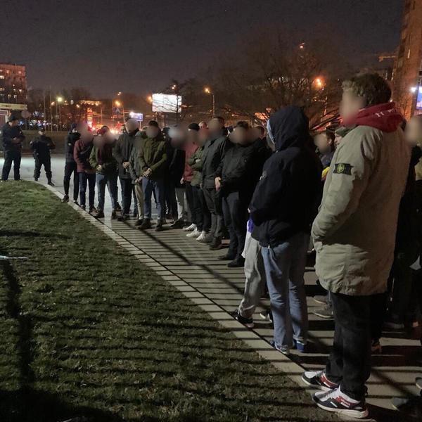 CRVENO-BELI NAVIJAČI IZAŠLI NA ULICE: Jakom parolom su poručili svetu šta misle!