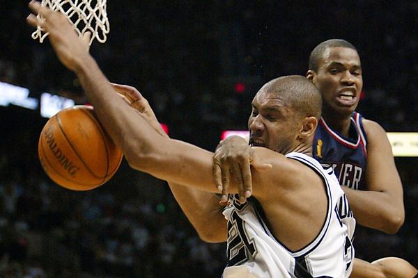 KATASTROFA: Prvi NBA igrač koji je priznao da je gej - zaražen koronavirusom!