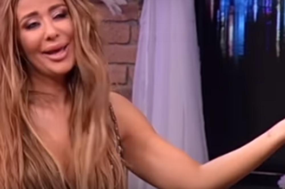 FANOVI ANE NIKOLIĆ JAVNO APELUJU: Neka joj neko pomogne i dodeli staratelja, OVO JE STRAŠNO! (VIDEO)