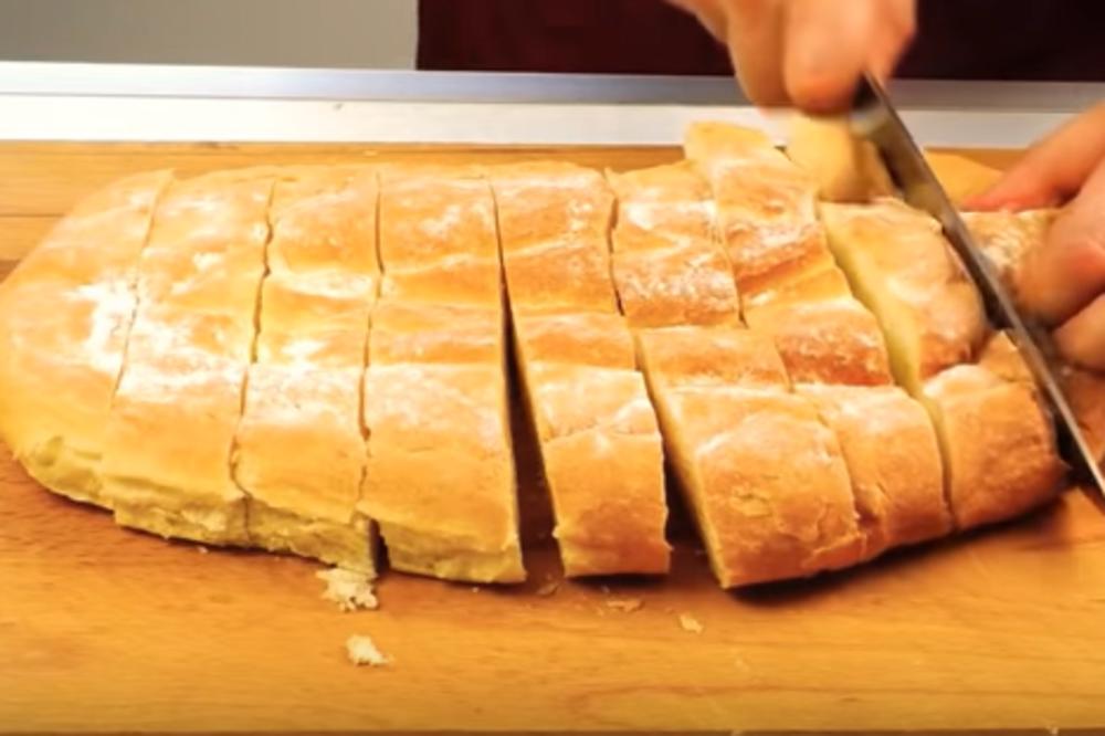 NEVEROVATAN TRIK: Na veoma prost način učinite da vam hleb bude SVEŽ DANIMA! (VIDEO)