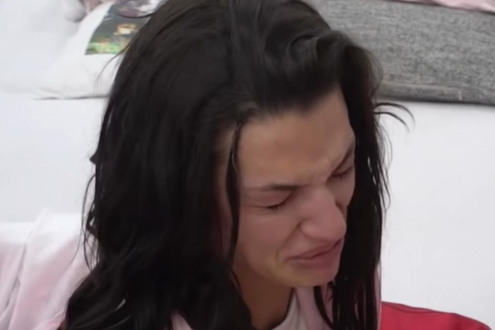 TARA SIMOV VRAĆENA SA GRANICE ZBOG KORONE! Krenula za Makedoniju, a kada su joj videli TEST odmah je ODBILI!