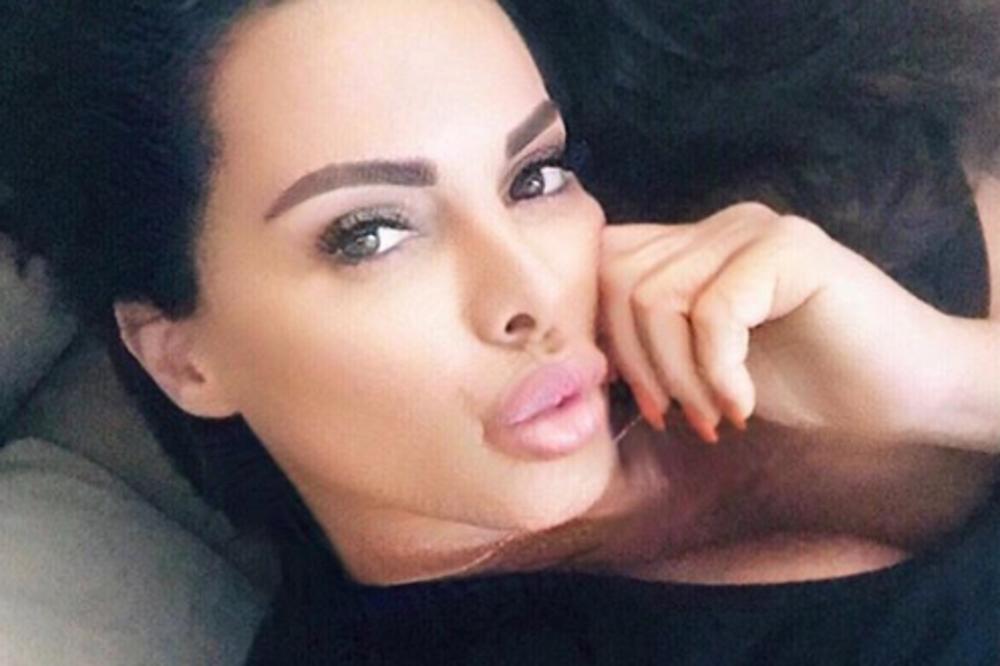 SONJI VUKSANOVIĆ NI KARANTIN NE MOŽE NIŠTA, BLISTA I U KUĆNOJ ATMOSFERI: Lukasova bivša provocira usnama!