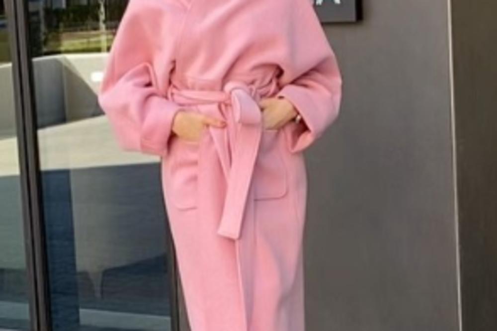 SRPSKA VODITELJKA U NIKAD IZAZOVNIJOJ KOMBINACIJI! Obukla haljinu u kojoj se OCRTAVA SVAKI DEO TELA!