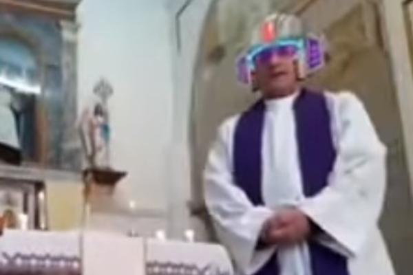 SVEŠTENIK PRENOSIO MISU NA FEJSBUKU, PA SLUČAJNO UKLJUČIO FILTERE: Rezultat je URNEBESAN (VIDEO)