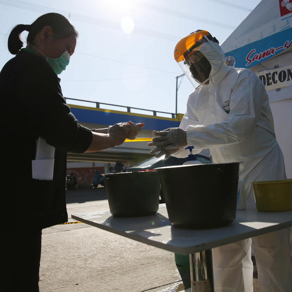 ZAŠTO MUŠKARCI OD KORONE OBOLJEVAJU MNOGO ČEŠĆE NEGO ŽENE: Naučnici misle da imaju OBJAŠNJENJE!