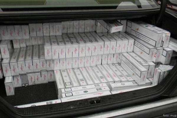 SRBI ŠVERCUJU KAO BESNI I U JEKU VANREDNOG STANJA: Kod Kraljeva je sad zaplenjena jedna OZBILJNA KOLIČINA