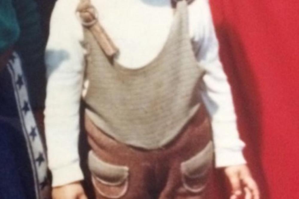 ZNATE LI KO JE NA SLICI, DANAS JE NAJAČA RIBA U GRADU, A NEKAD DETE SA SELA: U pitanju je naša prelepa PEVAČICA!