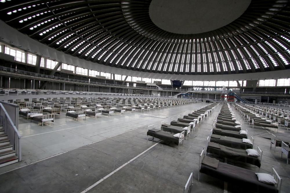 MAJKA UČESNIKA RIJALITIJA NA SAJMU ZBOG KORONE! Kada budete videli šta tamo radi sa 62 godine, rasplakaćete se!