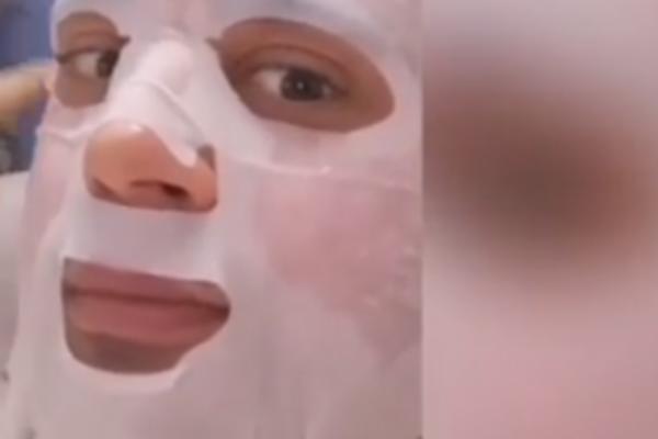 OBOŽAVATE OVOG SRPSKOG VODITELJA JER VAS ZASMEJAVA SVAKI DAN, a na OVAJ fotki ga NIKADA NE BISTE PREPOZNALI!