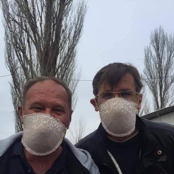 SNAŠLI SE LJUDI: Njih dvojica postali su HIT NA BALKANU zbog onoga što su nosili kao MASKE (FOTO)
