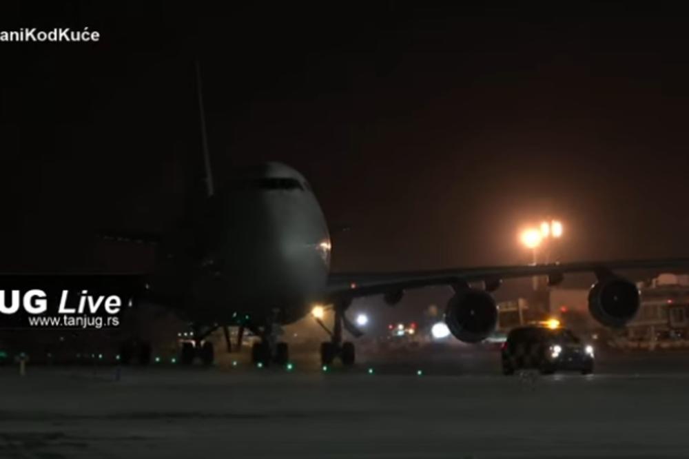 STIGLA POMOĆ IZ RUSIJE! Gigantski "Ruslan" sleteo u Srbiju, novo oružje protiv EPIDEMIJE (VIDEO)