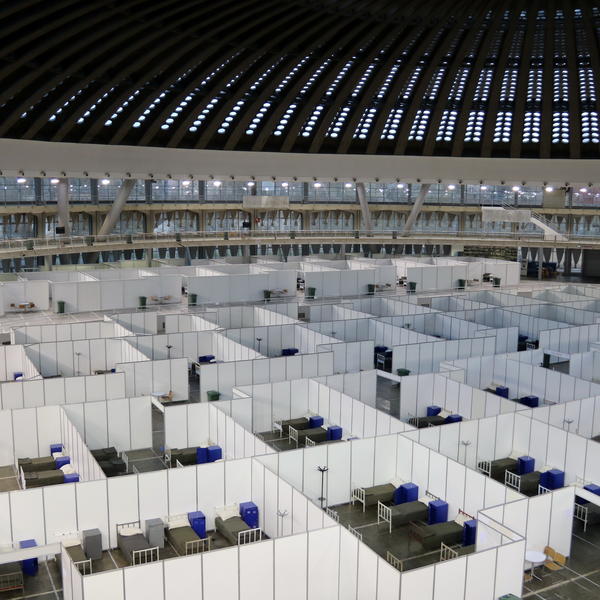 KAKO LJUDI UBIJAJU VREME NA SAJMU? Knjige, časopisi, društvene igre u privremenoj bolnici