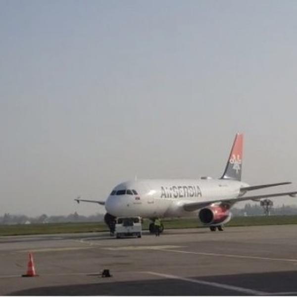 DIVNE VESTI, SLETEO AVION IZ PARIZA! 142 državljanina Srbije se vratilo u Beograd!