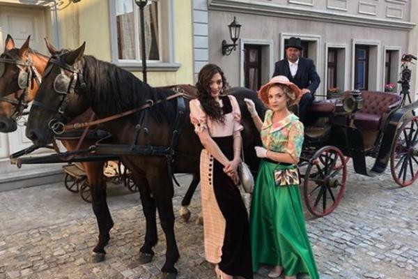 ĆERKU POZNATE SRPSKE GLUMICE GLEDATE SVAKO VEČE NA PINKU: Retko ko je znao KO JE OVA DEVOJKA!