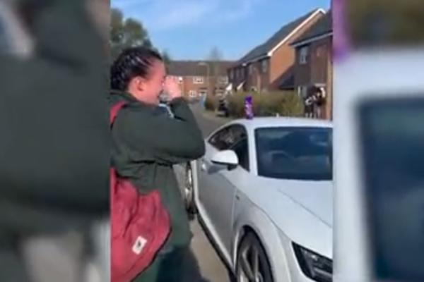 MEDICINSKA SESTRA JE KRENULA U BORBU PROTIV KORONE, PA ODMAH ZAPLAKALA: Na putu do bolnice je dočekalo OVO (VIDEO)