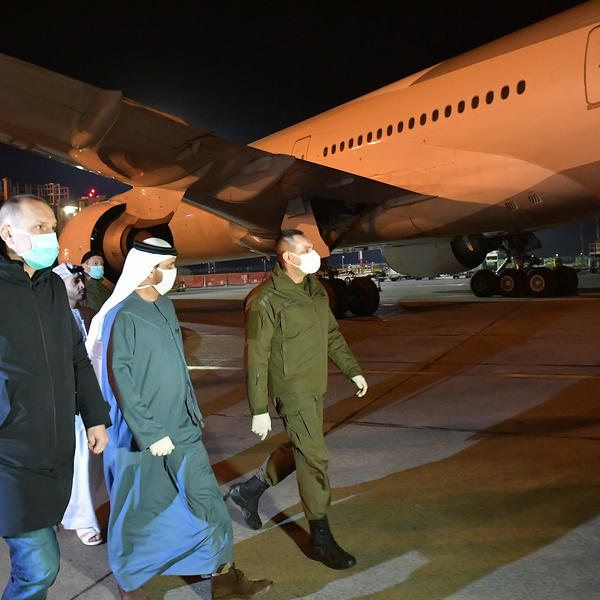 JUTROS SU NA AERODROMU NIKOLA TESLA DVA SRPSKA MINISTRA DOČEKALA VEOMA VAŽAN AVION: Ovo je priča iza fotografije