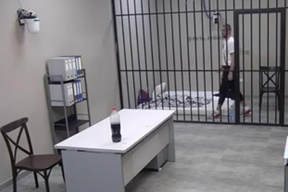 MENSUR JOŠ UVEK U ZATVORU: Otvorite mi, nisam dobro! (VIDEO)