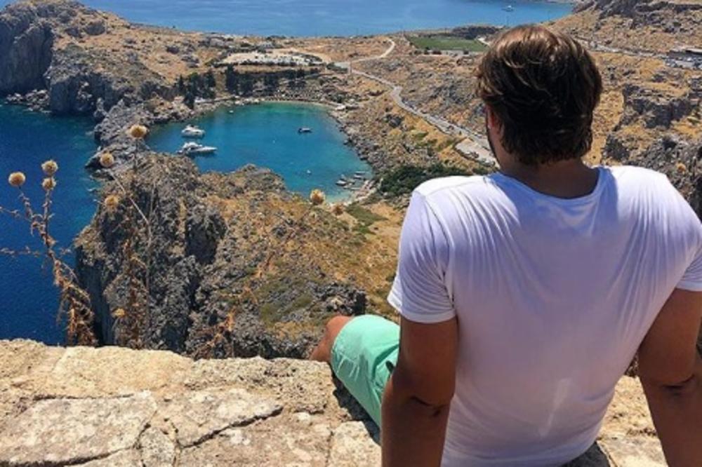 POBEĐUJEM VIRUS, TREĆI DAN NEMAM TEMPERATURU! Hrvatski pevač priznao da je POZITIVAN NA COVID-19