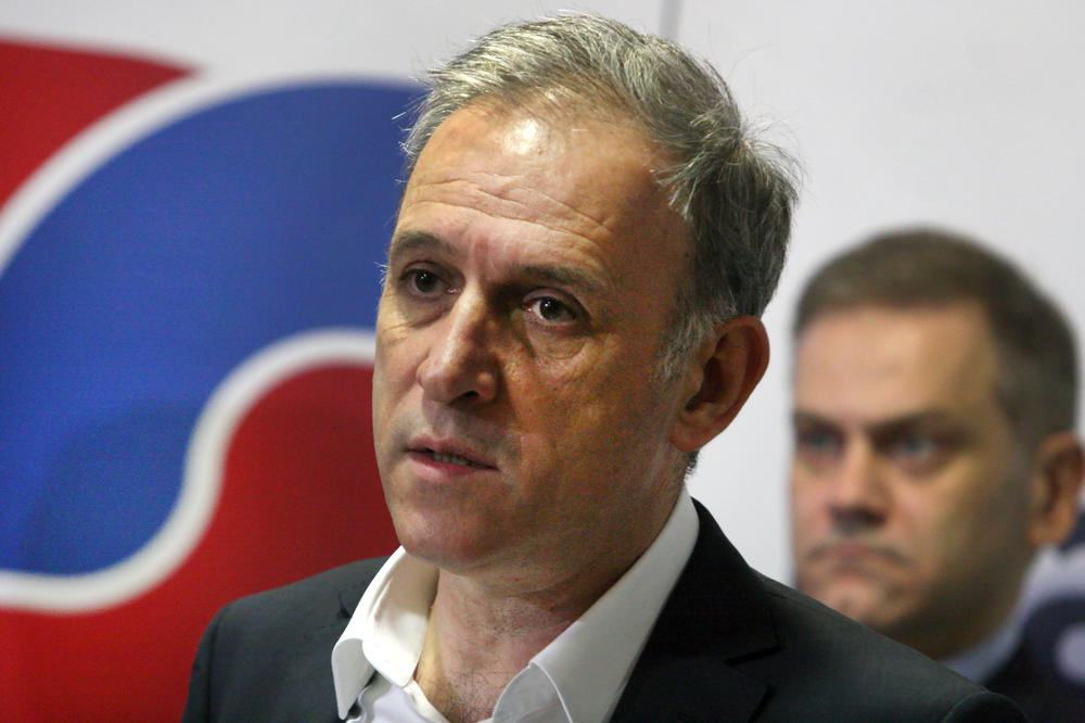 ZDRAVKO PONOŠ ZARAŽEN KORONAVIRUSOM! Sa suprugom zadržan na Infektivnoj klinici