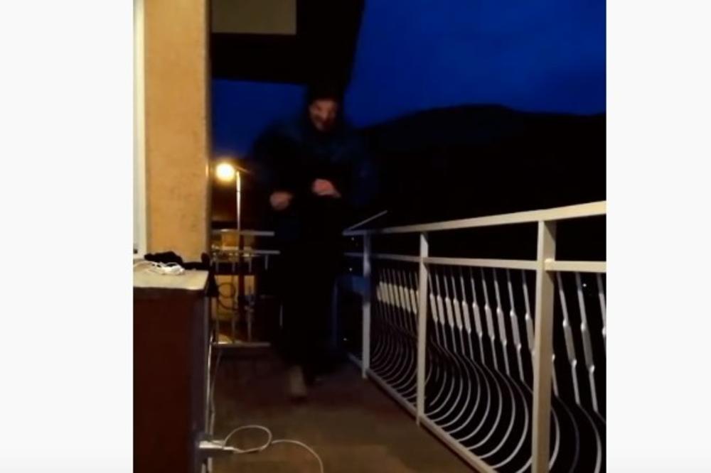 POLICAJCI SU GA ČUDNO GLEDALI: Bosanac na terasi istrčao POLUMARATON, evo za koje vreme je to uspeo (VIDEO)
