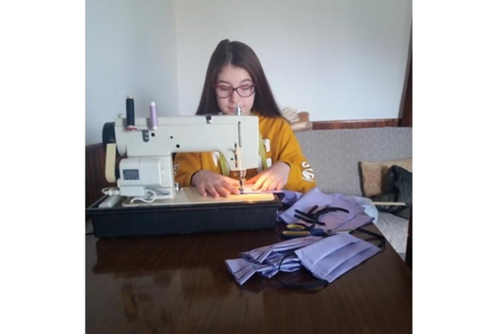 MILICA (12) ODLUČILA JE DA UČESTVUJE U BORBI PROTIV KORONE: Ono što svakog dana radi je ZA APLAUZ (FOTO)