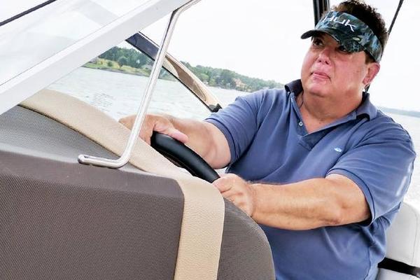 MILIONER JE PRONAĐEN MRTAV KRAJ STEPENICA: Mislili su da je pao, onda je policija pronašla nešto JEZIVO u sobi!