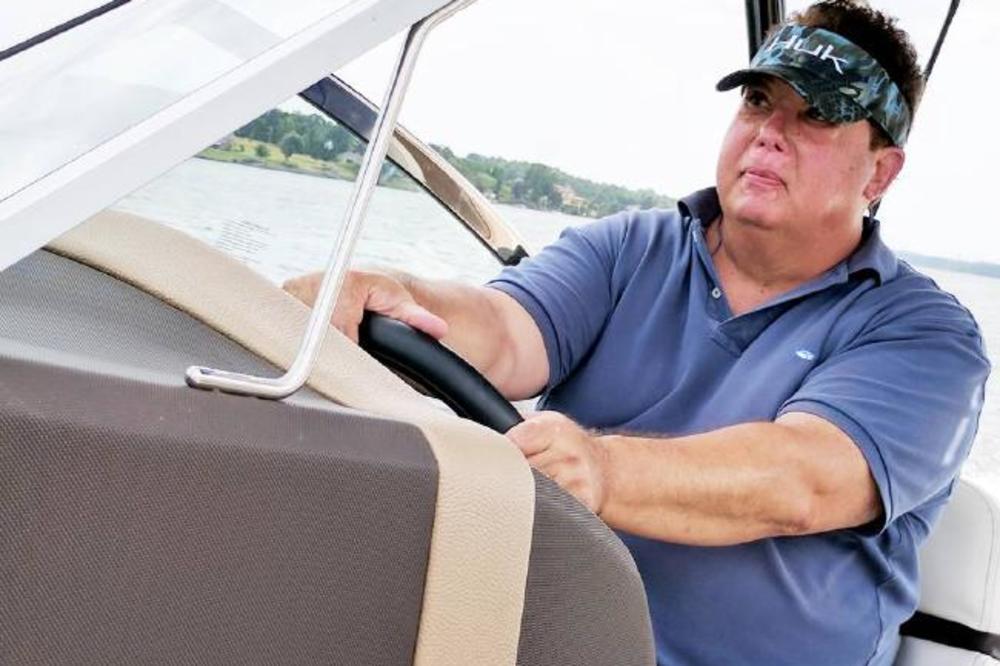 MILIONER JE PRONAĐEN MRTAV KRAJ STEPENICA: Mislili su da je pao, onda je policija pronašla nešto JEZIVO u sobi!