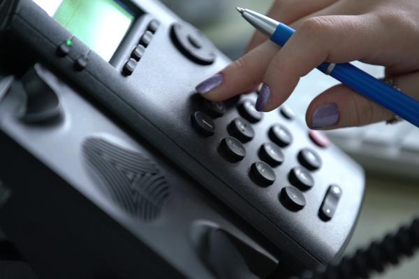 I BUDUĆI LEKARI POMAŽU U BORBI PROTIV KORONA VIRUSA: Novosadski studenti svakodnevno pružaju podršku građanima koji