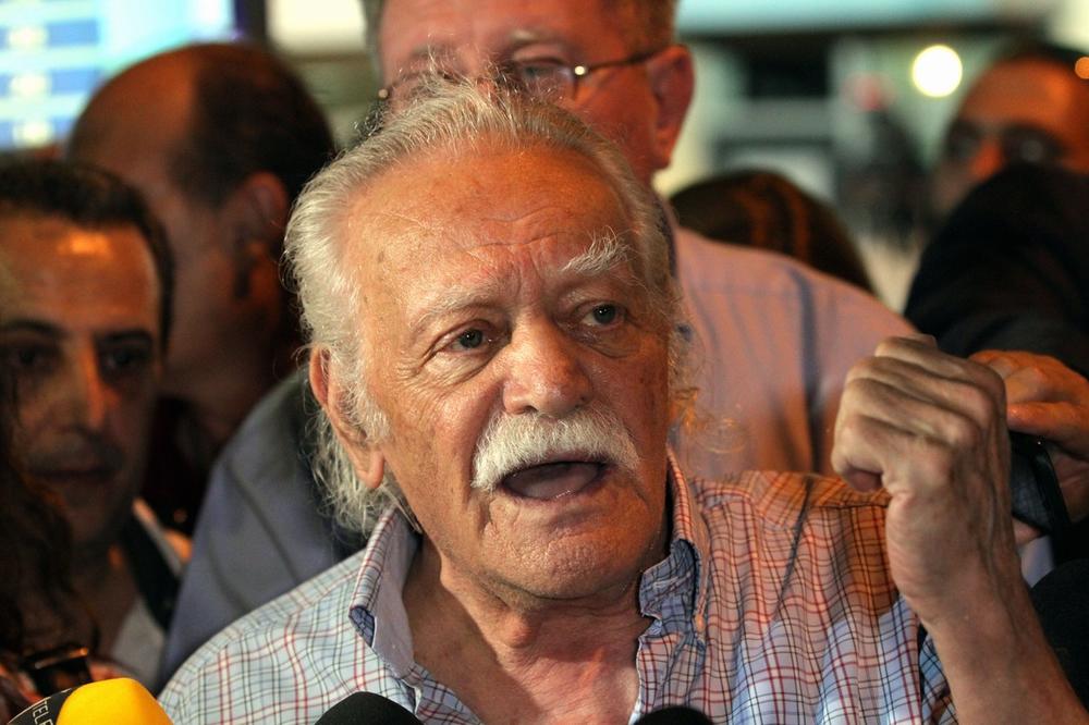 UMRO NAJVEĆI HEROJ GRČKE: Akropolj plače za velikim Manolisom Glezosom!