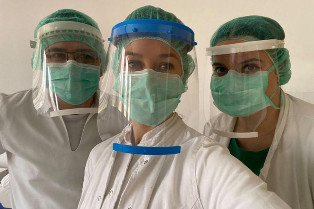 SUBOTIČANI UJEDINJENI KAO NIKAD DO SADA: Prave vizire za zdravstvene radnike, isporuke samo stižu (FOTO)