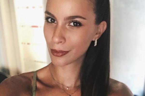 BILA JE U VEZI SA NAŠIM GLUMCEM, SAD JE GLEDAMO U POPULARNOJ SERIJI: Niko ne zna da joj je i majka srpska glumica!