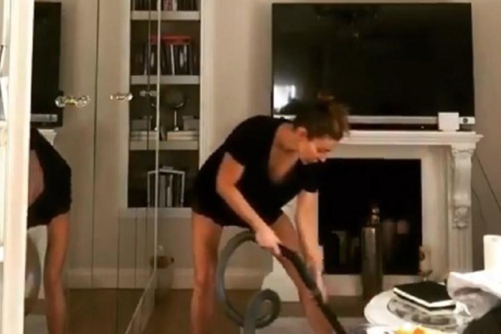 ANA SE OBRATILA SVOJOJ ČISTAČICI I SVE TO SNIMALA! A, onda je sama uzela usisivač u ruke nakon čega se desilo OVO