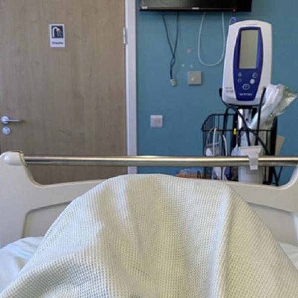 OVO NIJE SAMO GRIP! GLEDAO SAM SVOJU DEVOJKU NA VRATIMA SMRTI: Suprug glumice zaražene Koronom šokirao javnost!