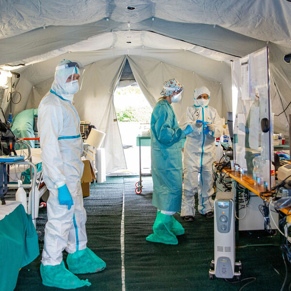 O OVOM JE VUČIĆ PRIČAO: Respirator u Kini košta 3.000 dolara, njegova cena za krajnjeg kupca je monstruozna!