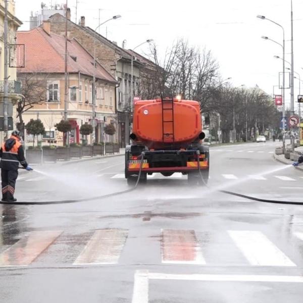GRAD PANČEVO NASTAVLJA PREVENTIVNO DELOVANJE U BORBI PROTIV VIRUSA: JKP &bdquo;Higijena&ldquo; počela je detaljnu dezinfekciju