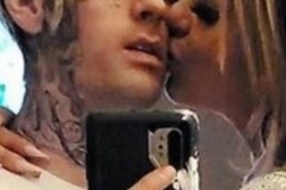 PEVAČA KRVNIČKI PREBILA DEVOJKA, PA GA JEZIVO DAVILA, a ovaj detalj će uznemiriti javnost!