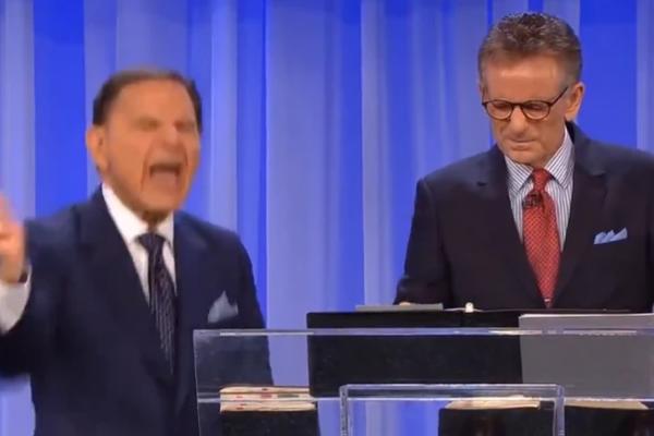 SVEŠTENIK USRED EMISIJE ISTERIVAO ĐAVOLA IZ KORONE: Od ovog bizarnog nastupa vam neće biti dobro! (VIDEO)