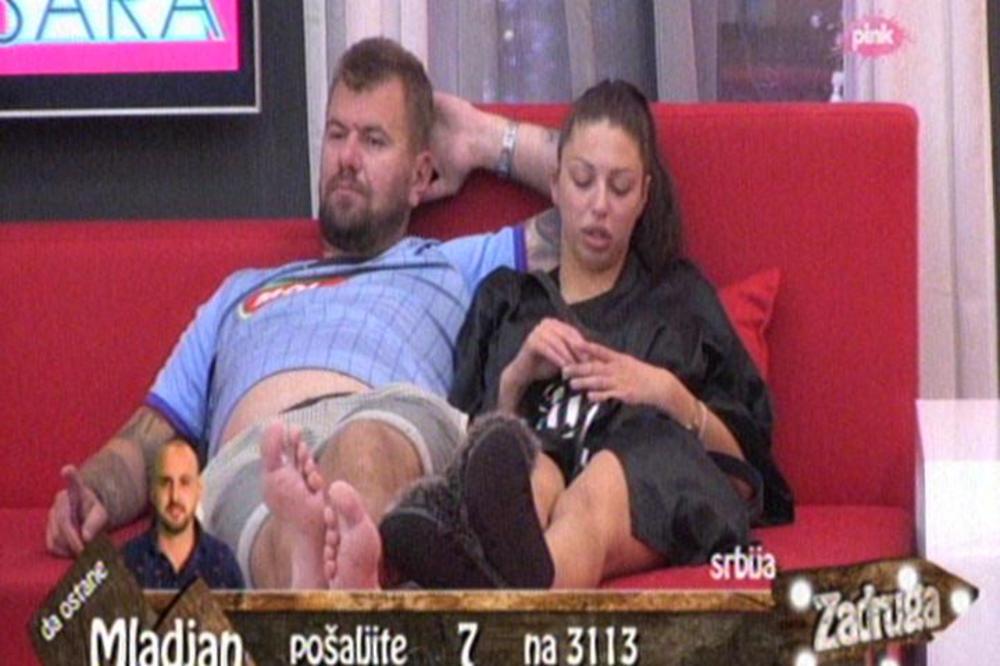 MAJA ZAVUKLA RUKU JANJUŠU U GAĆE!!! Ako je ovo prijateljstvo sa oženjenim muškarcem, onda ok!