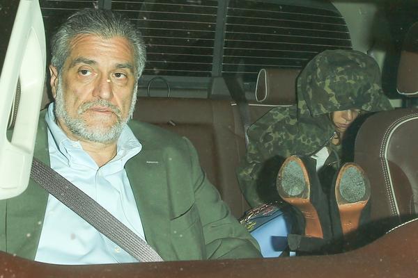 NAJVEĆI SKANDAL U DOBA KORONE: Otac svetske megazvezde ima milione, a traži 50.000 dolara od države!