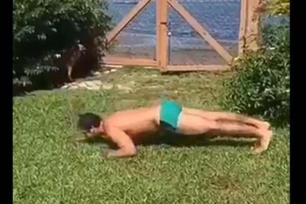 RADIO JE SKLEKOVE KADA MU JE PRITRČAO PAS: Ono što se sledeće desilo dovešće vas do SUZA (VIDEO)