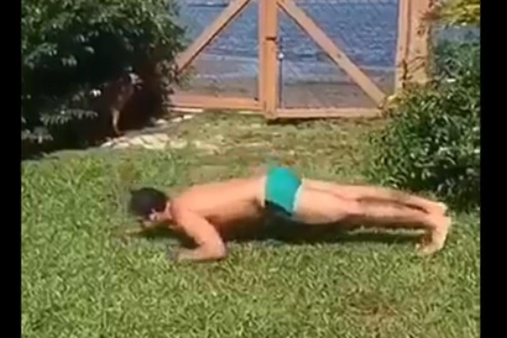 RADIO JE SKLEKOVE KADA MU JE PRITRČAO PAS: Ono što se sledeće desilo dovešće vas do SUZA (VIDEO)