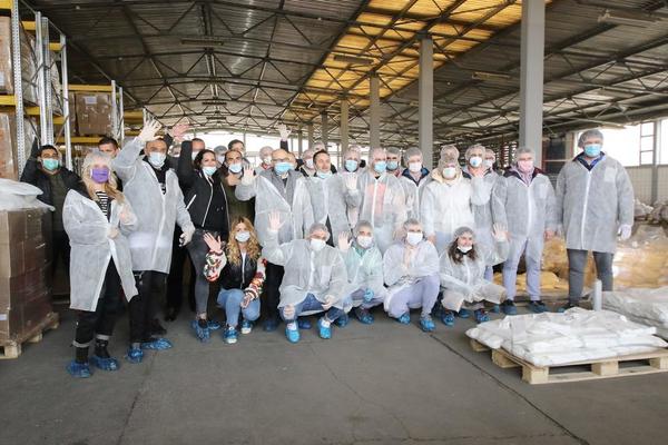 VUČEVIĆ: Od danas pakovanje i isporuka paketa pomoći penzionerima! Među volonterima brojne javne ličnosti