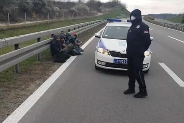 MIGRANT KOJI JE UBIO ČOVEKA USUDIO SE DA ZAHTEVA DA GA PUSTE I NE KAZNE! U sudnici ljudi ostali šokirani