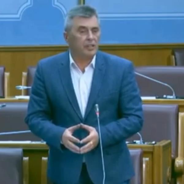 NOVE MERE MILUTINA ĐUKANOVIĆA: Da li ovim pokušava da dokaže da je bolji od Srbije?
