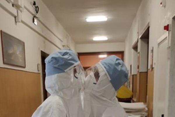 SLIKA KOJA JE U DOBRA KORONE LJUDIMA VRATILA VERU: Silvija i njen muž su medicinari o kojima svi bruje! (FOTO)